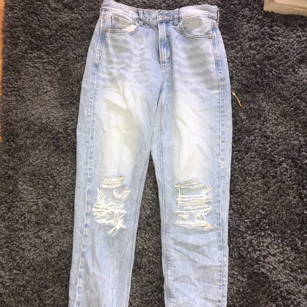 American Eagle mom jeans light wash